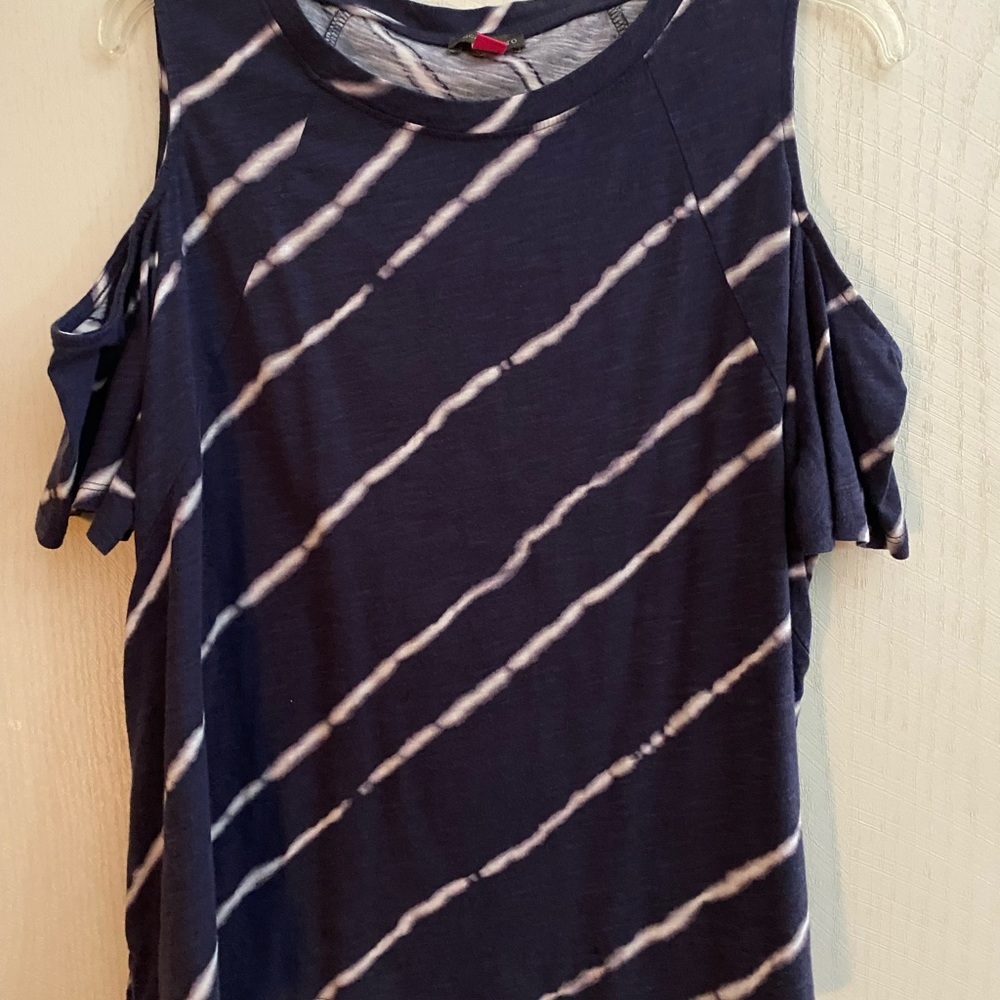 Vince Camuto cold shoulder cotton tie dyed top. Large